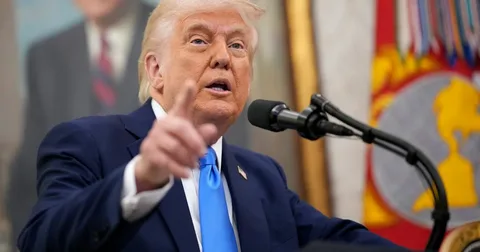 Donald Trump Live: Iran Threatens Retaliation After Bombing Warning 1 Donald Trump Live
