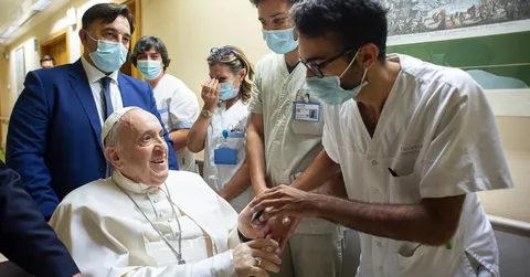 Pope Francis Health Scare: A Close Call 1 Pope Francis Health