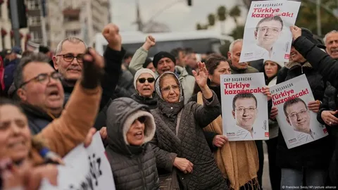 Turkish Protests Rise as Istanbul Mayor Testifies 2 Turkish Protests Istanbul Mayor Testifies