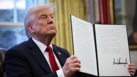 Trump Seeks Supreme Court Approval for Deportations Under Alien Enemies Act 2 Trump Seeks Supreme Court