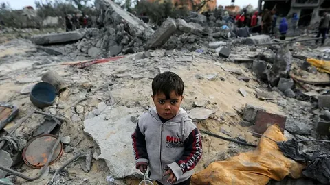 Israeli Forces Kill 17 Palestinians in Gaza Pre-Dawn Attacks 2 Israeli Forces Kill 17 Palestinians in Gaza